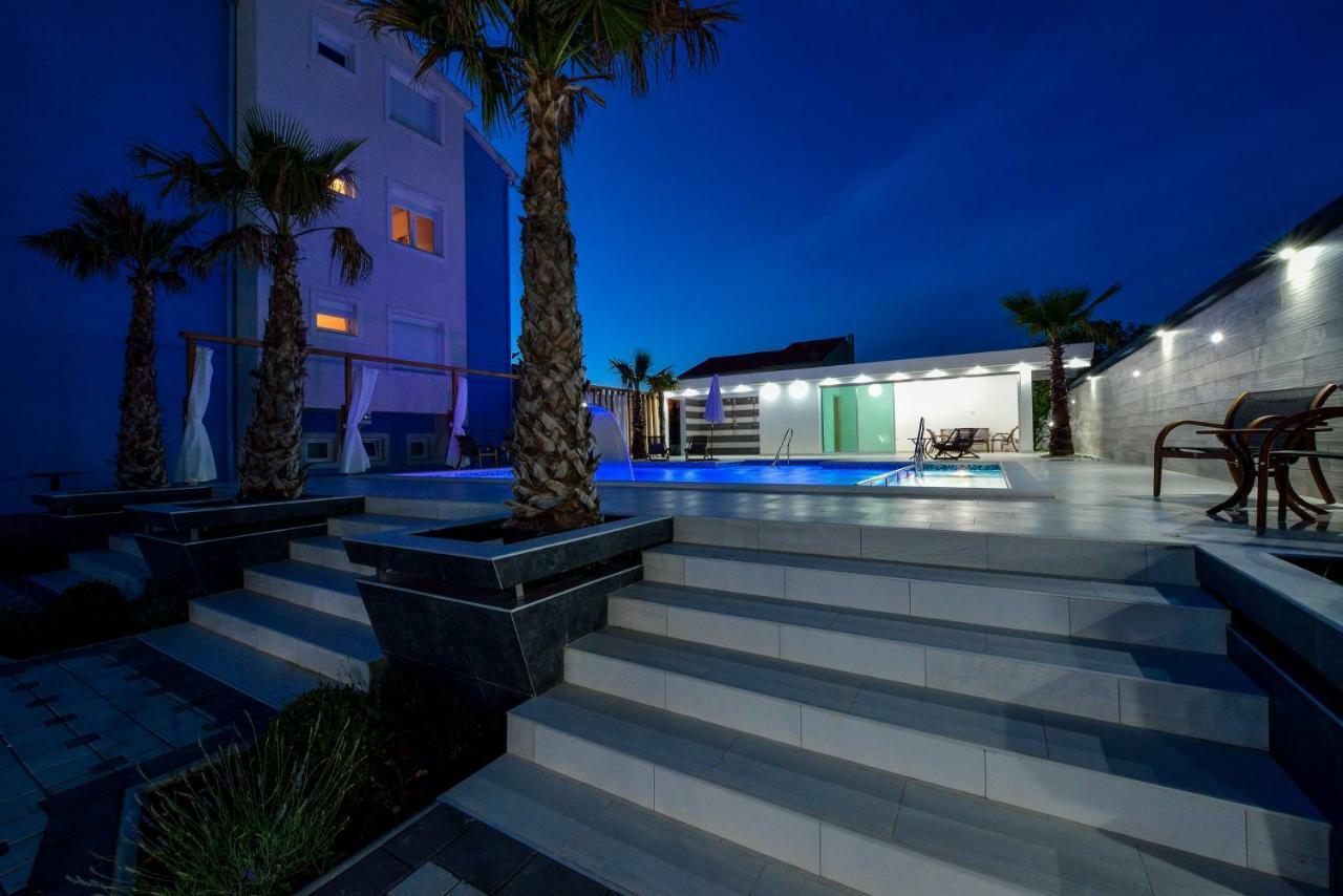 Boutique Residence Cosmopolis 1 ビビニェ エクステリア 写真