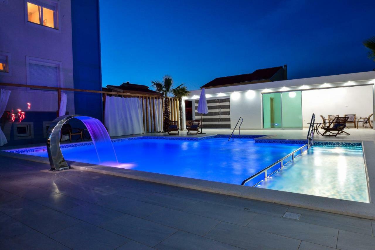Boutique Residence Cosmopolis 1 ビビニェ エクステリア 写真